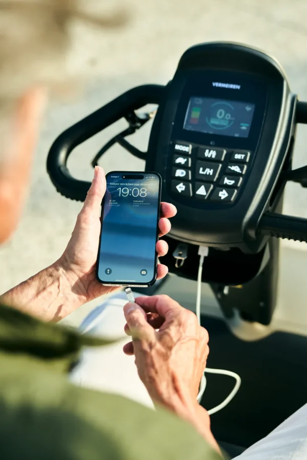 Kuarz - Connecting mobile phone - VERMEIREN_5375 Kuarz - Connecting mobile phone - VERMEIREN_5375