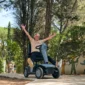 Kuarz - Excited Man driving in forest Landscape mode - VERMEIREN_4458